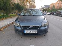 Usado Volvo S40 Kinetic 136 CV (100 kW) 2004 Gris Berlina