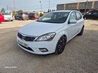Begagnad Kia Ceed Plus 115 HK (84 kW) 2012 Vit Halvkombi