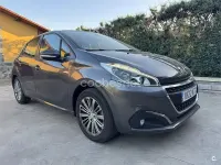 Usado Peugeot 208 Signature Sky 82 CV (60 kW) 2019 Gris / plata Utilitario