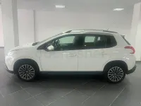 Usado Peugeot 2008 Allure 100 CV (73 kW) 2015 Marrón SUV