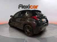 Usado Toyota Yaris Hybrid Active 116 CV (85 kW) 2023 Negro Berlina