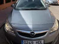 Usado Opel Astra Excellence 130 CV (95 kW) 2012 Gris / plata Berlina