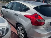 Usado Ford Focus Trend 95 CV (69 kW) 2012 Gris / plata Berlina