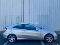 Usado Mercedes C220 143 CV (105 kW) 2002 Gris / plata Berlina