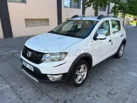 Usado Dacia Sandero Stepway 90 CV (66 kW) 2015 Blanco Berlina
