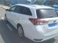 Usado Toyota Auris Hybrid Active 136 CV (100 kW) 2017 Blanco Familiar
