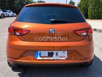 Usado Seat Leon Style 125 CV (91 kW) 2018 Naranja Berlina