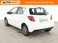 Usado Toyota Yaris Active 101 CV (74 kW) 2016 Blanco Utilitario