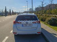 Usado Toyota Auris Hybrid Advance 136 CV (100 kW) 2015 Blanco Familiar