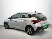 Usado Hyundai i20 84 CV (61 kW) 2024 Gris Utilitario