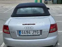 Usado Audi A4 Cabriolet 163 CV (119 kW) 2002 Gris / plata Descapotable