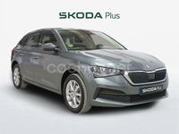 Usado Skoda Scala Active 110 CV (80 kW) 2022 Gris / plata Utilitario