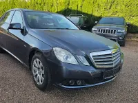 Usado Mercedes E200 Elegance 136 CV (100 kW) 2010 Gris / plata Berlina