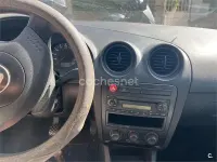 Usado Seat Ibiza 100 CV (73 kW) 2004 Gris / plata Utilitario