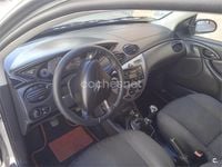 Usado Ford Focus Trend 100 CV (73 kW) 2003 Gris / plata Berlina
