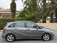 Usado Mercedes B180 109 CV (80 kW) 2013 Gris / plata Monovolumen
