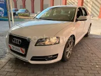 Usado Audi A3 Sportback Attraction 105 CV (77 kW) 2011 Blanco Utilitario