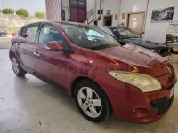 Usado Renault Mégane III Dynamique 105 CV (77 kW) 2009 Rojo Berlina