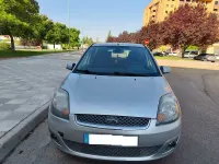 Usado Ford Fiesta 80 CV (58 kW) 2006 Gris / plata Utilitario