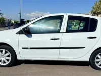 Usado Renault Clio IV Authentique 75 CV (55 kW) 2013 Blanco Berlina