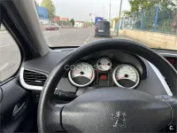 Usado Peugeot 207 70 CV (51 kW) 2011 Gris / plata Berlina