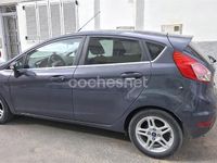 Usado Ford Fiesta Titanium 75 CV (55 kW) 2014 Gris / plata Utilitario