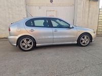 Usado Seat Leon Sport 150 CV (110 kW) 2002 Gris / plata Utilitario