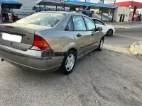 Usado Ford Focus Ambiente 100 CV (73 kW) 2004 Gris / plata Berlina