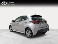 Usado Toyota Yaris Hybrid Active 116 CV (85 kW) 2025 Gris / plata Berlina