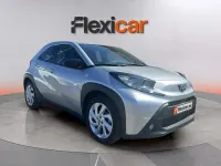 Usado Toyota Aygo X Play 72 CV (52 kW) 2023 Gris SUV