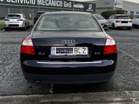 Usado Audi A4 130 CV (95 kW) 2001 Azul Berlina