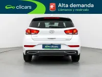 Usado Hyundai i30 120 CV (88 kW) 2024 Blanco Berlina