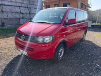 Usado VW Caravelle Trendline 114 CV (83 kW) 2014 Rojo Monovolumen
