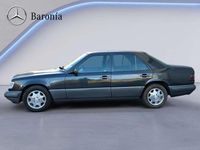 Usado Mercedes E300 147 CV (108 kW) 1995 Azul Berlina