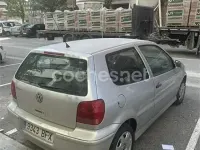 Usado VW Polo Trendline 60 CV (44 kW) 2001 Gris / plata Utilitario