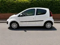 Usado Peugeot 107 Active 68 CV (50 kW) 2013 Blanco Utilitario