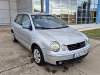 Usado VW Polo Trendline 75 CV (55 kW) 2003 Gris / plata Berlina