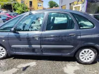 Usado Citroën Xsara Picasso Exclusive 90 CV (66 kW) 2003 Azul Monovolumen