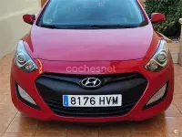 Usado Hyundai i30 90 CV (66 kW) 2014 Rojo Berlina