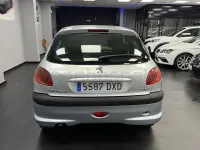 Usado Peugeot 206 70 CV (51 kW) 2006 Gris / plata Berlina
