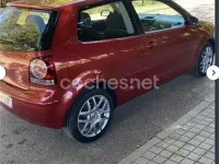 Usado VW Polo Advance 70 CV (51 kW) 2006 Granate Utilitario