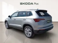 Usado Skoda Karoq Selection 150 CV (110 kW) 2025 Gris plata SUV