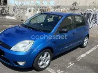 Usado Ford Fiesta Trend 80 CV (58 kW) 2004 Azul Utilitario