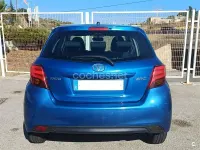 Usado Toyota Yaris Active 99 CV (72 kW) 2016 Azul Berlina