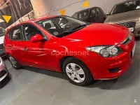 Usado Hyundai i30 Comfort 109 CV (80 kW) 2009 Rojo Berlina