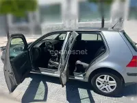 Usado VW Golf IV Highline 105 CV (77 kW) 2003 Gris / plata Berlina