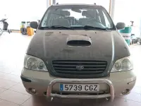 Usado Kia Carnival EX 144 CV (105 kW) 2004 Gris / plata Monovolumen