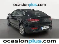Usado Hyundai i30 120 CV (88 kW) 2019 Negro Berlina