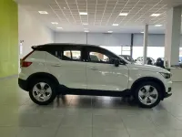 Begagnad Volvo XC40 Momentum 197 HK (144 kW) 2022 Vit SUV