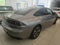 Usado Peugeot 508 Active 130 CV (95 kW) 2022 Gris / plata Berlina